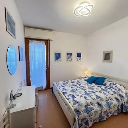 Spacious Sea View Flat With Terrace 아파트 비비오네