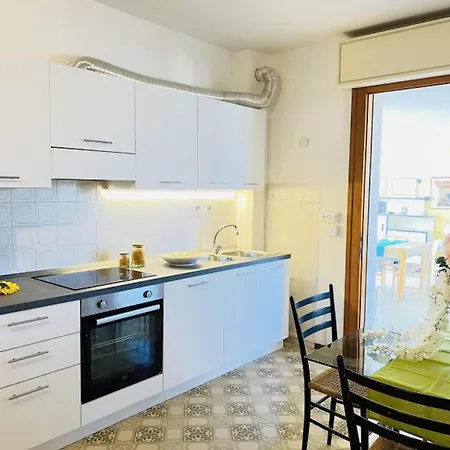 Spacious Sea View Flat With Terrace 아파트